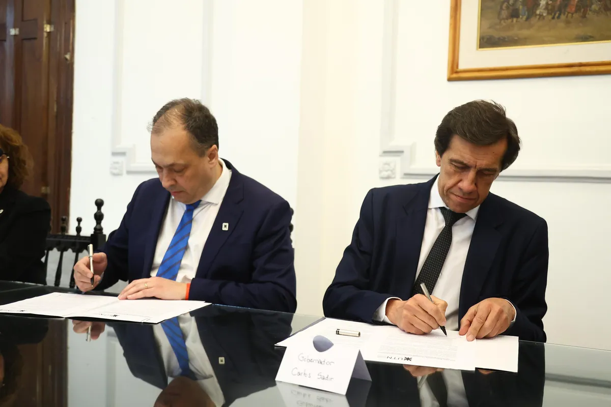 el-gobernador-carlos-sadir-y-el-decano-facultad-regional-tucuman-la-universidad-tecnologica-nacional-utn-ruben-dario-egea